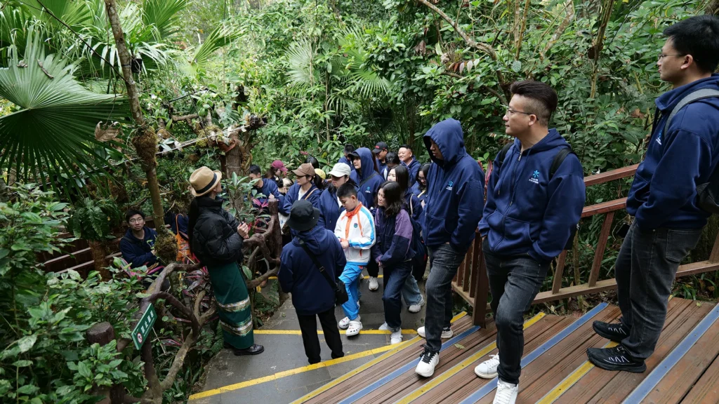 Huaxin Fountain - Employees taking part in group activities during team building event