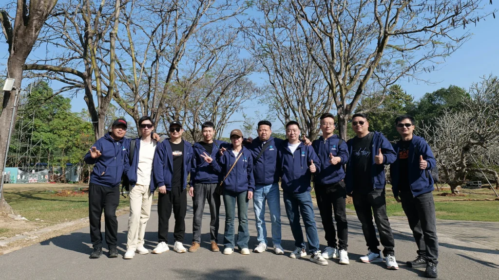 Huaxin Fountain - Group photo during company team-building event