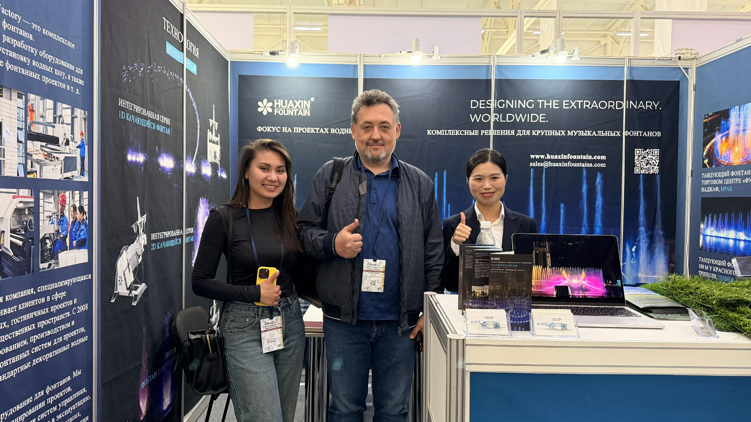 Huaxin Fountain discussing fountain projects with a client at KyrgyzBuild 2026