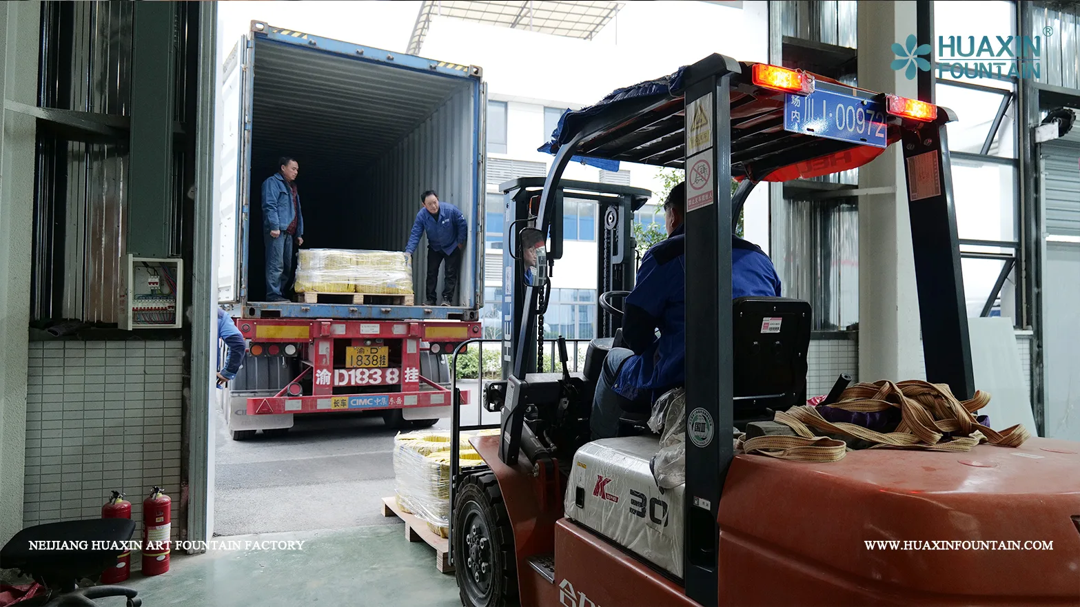 valley-resort-fountain-equipment-loading.jpg