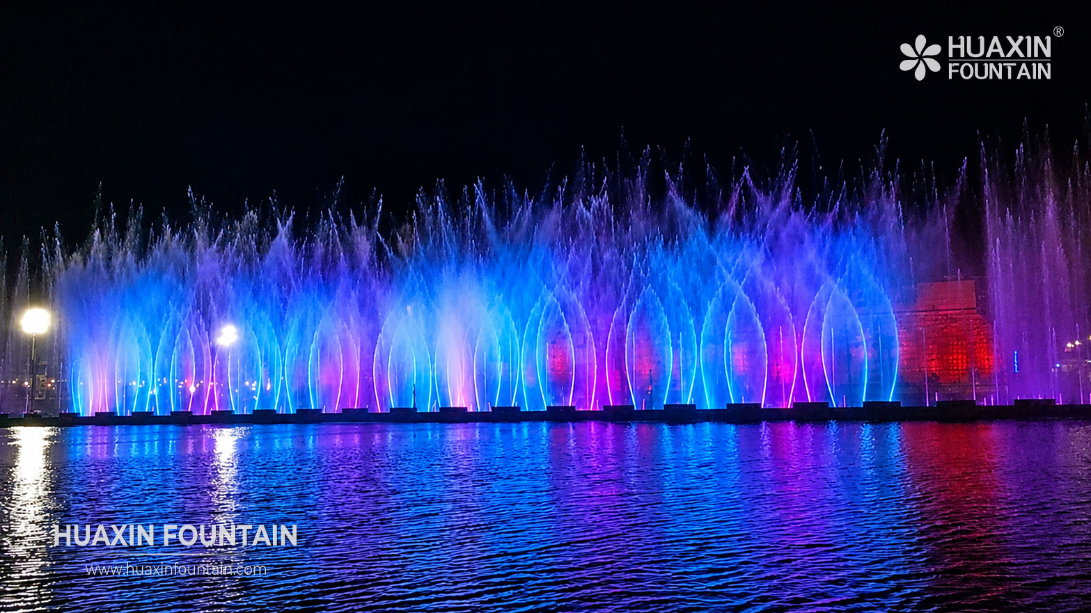Row of 1D moving fountain jets at the Al-Saraya Al-Hamra Lake fountain