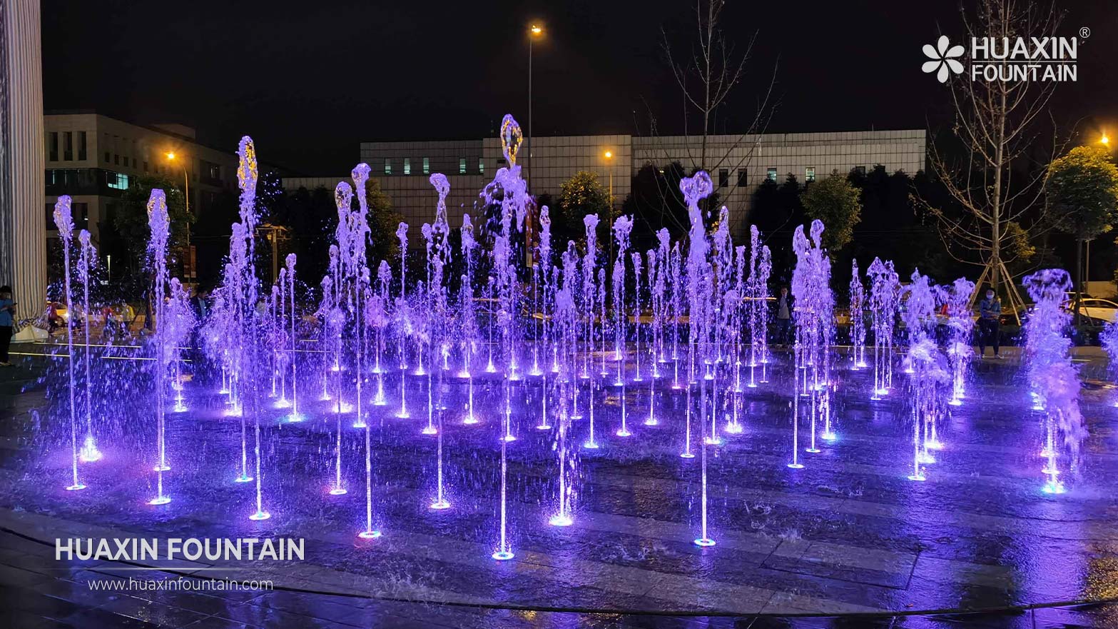Dry deck fountain for a hotel entrance area