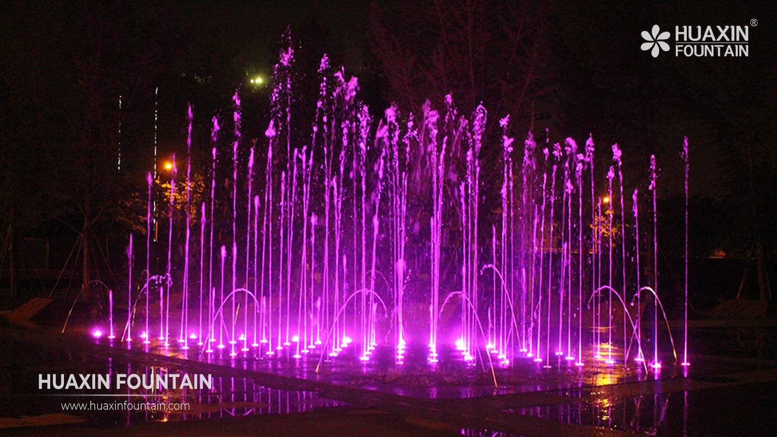 Programmable dry deck fountain show for a tourism and entertainment destination