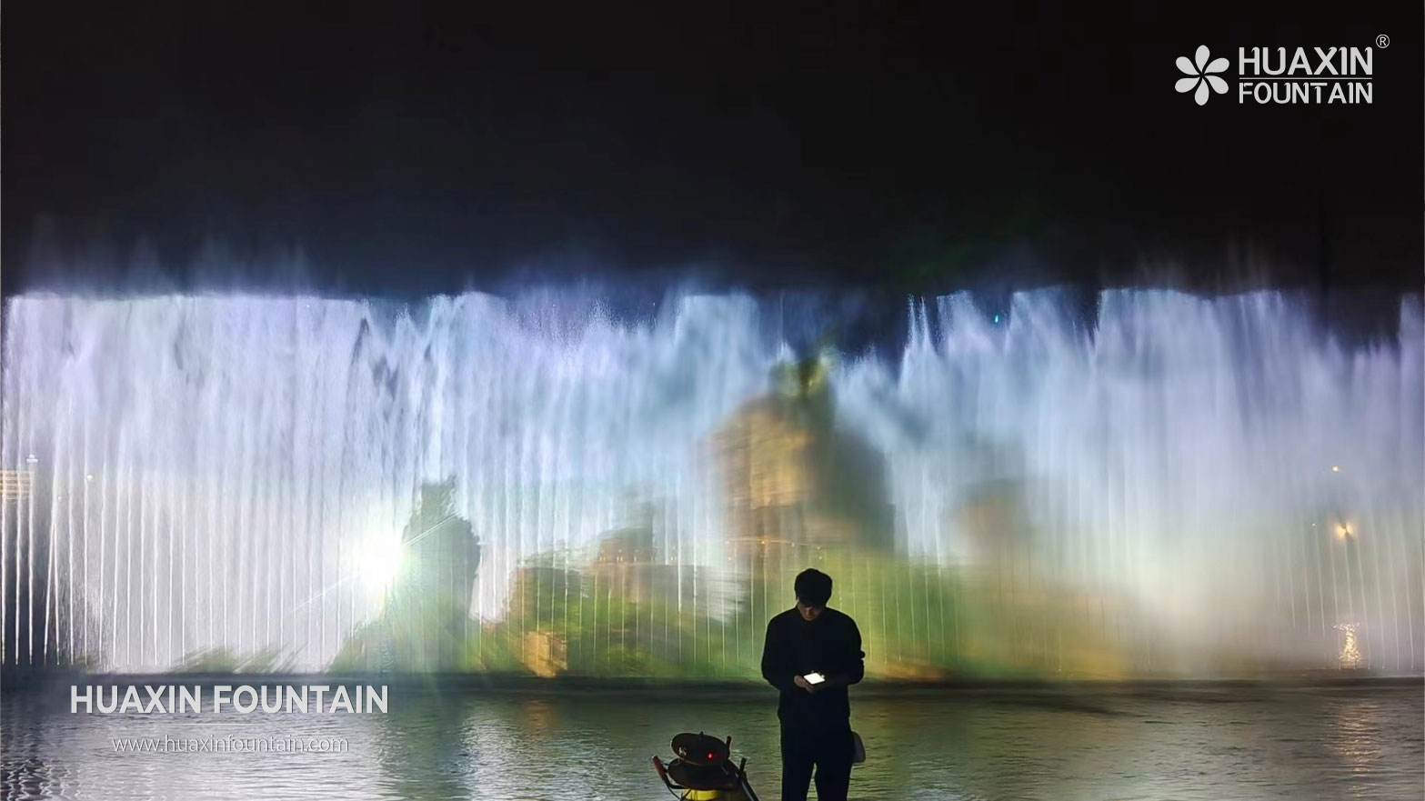 Installation and commissioning of a water screen projection system on site