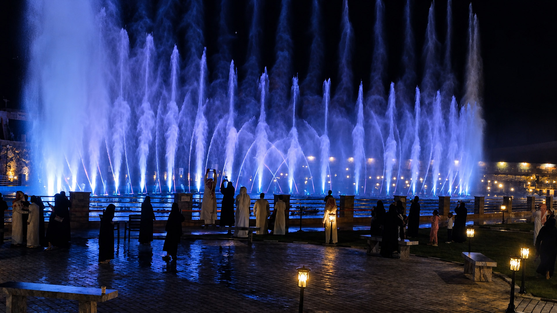 huaxin-asir-fountain-air-powered-water-bursts Air-powered water bursts at the Huaxin fountain project in Asir, Saudi Arabia