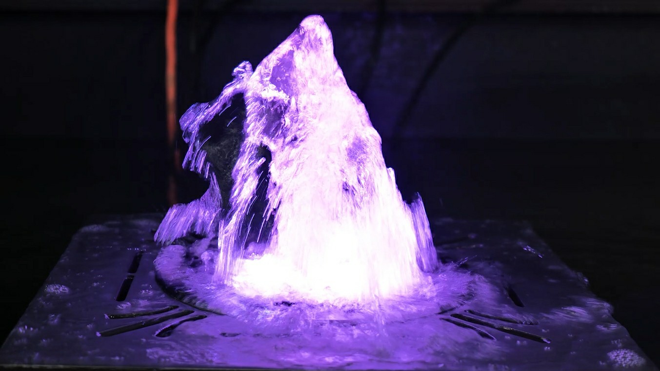 Low foam-jet effect produced by a Huaxin integrated dry deck fountain module