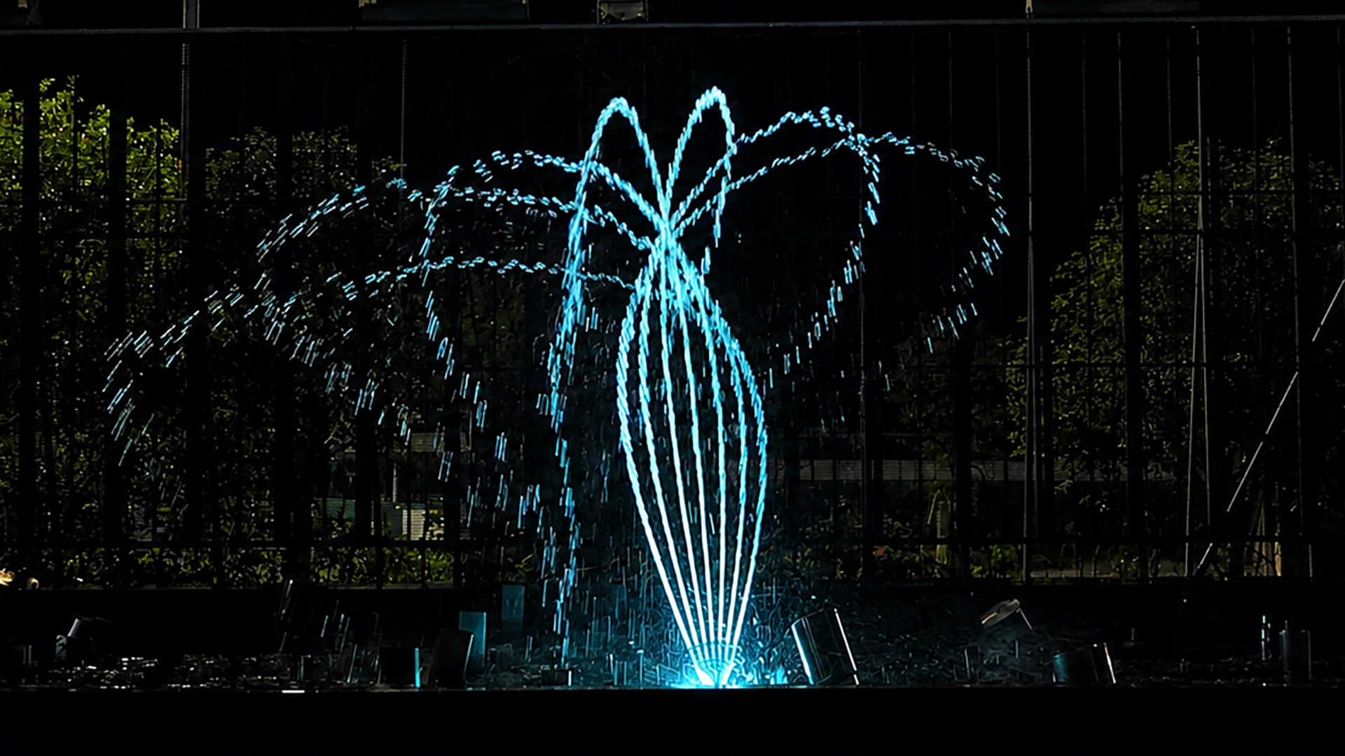 Distinct water streams forming a fan-shaped pattern from a finger jet nozzle on a Huaxin integrated 3D fountain unit.