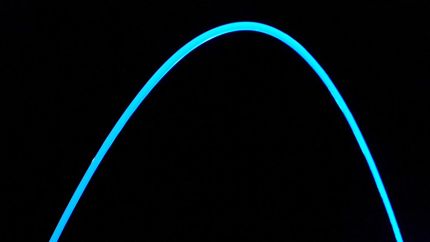 Close-up of a smooth, continuous water stream from a Huaxin laminar fountain jet